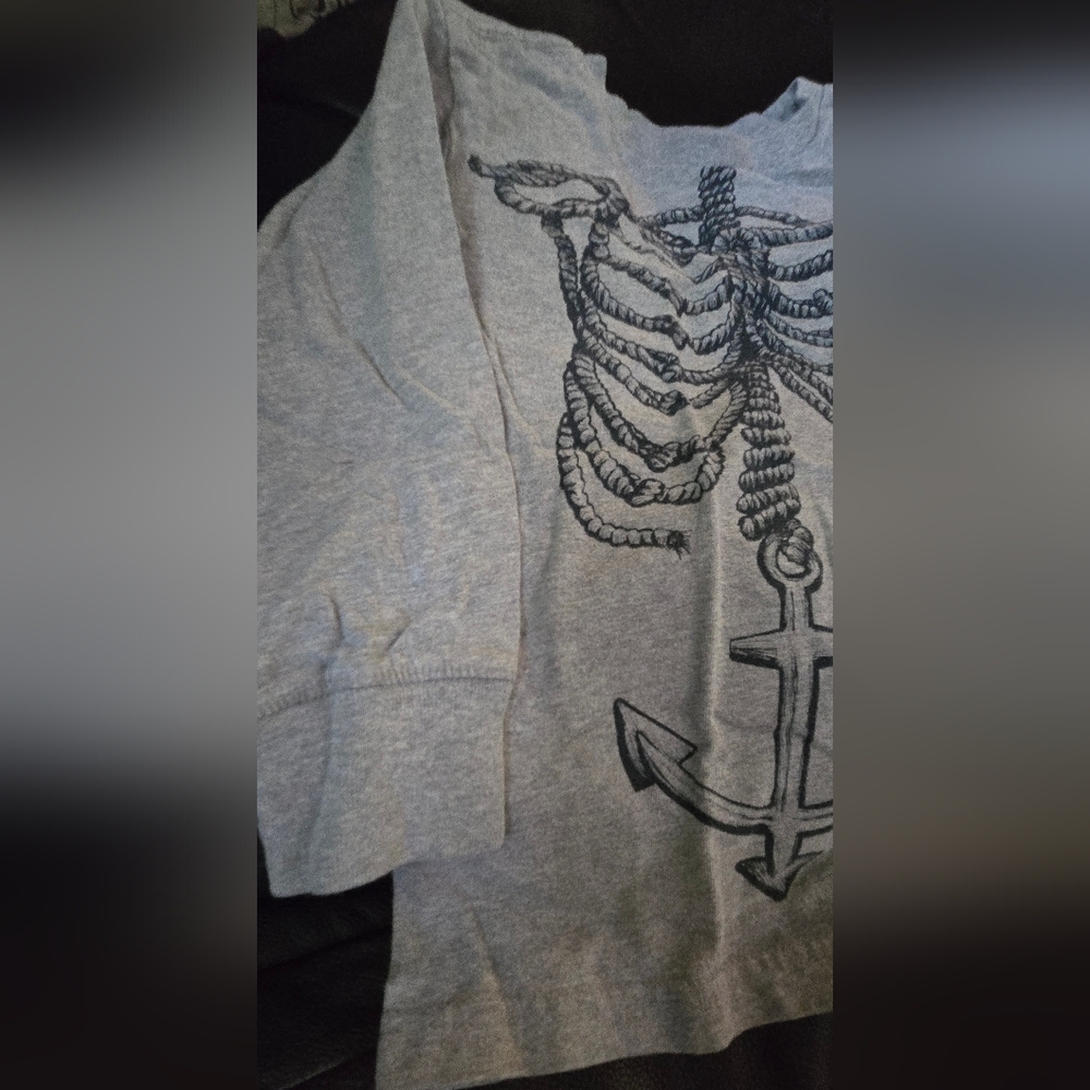GAP Kids Gray Long Sleeve Tee with Nautical Skeletal Design SzXS 4-5 - Picture 5 of 6